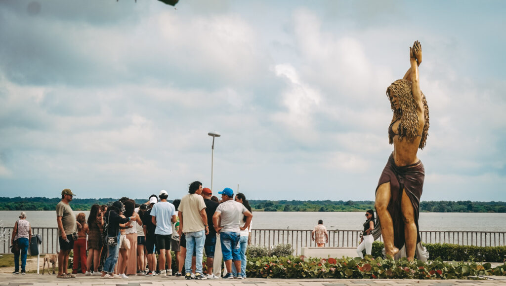 Destination Barranquilla - Estatua de Shakira