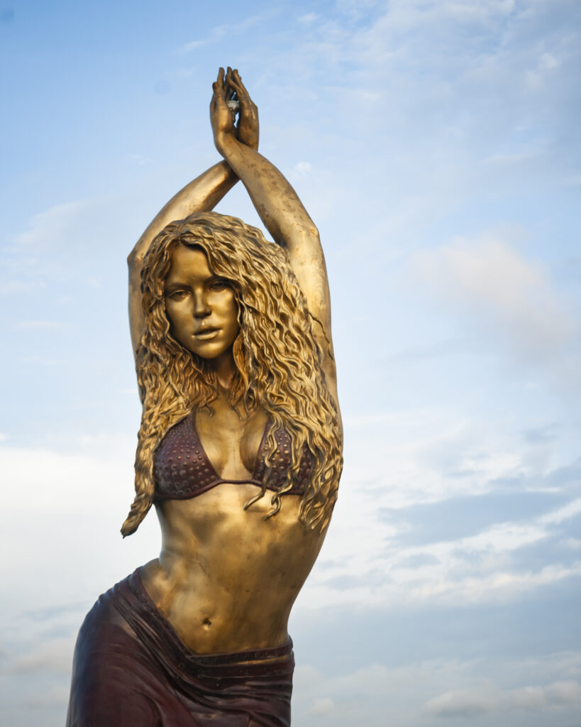 Destination Barranquilla - Estatua de Shakira