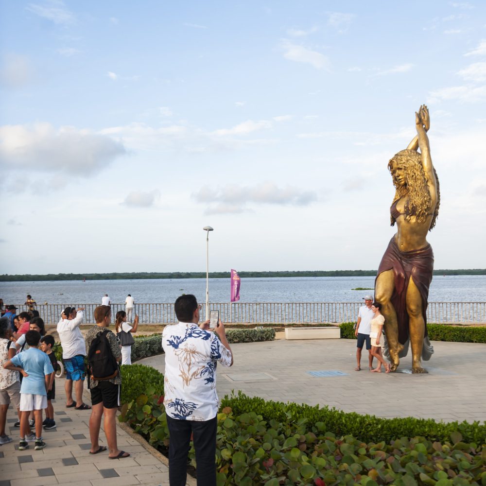 Destination Barranquilla - Estatua de Shakira