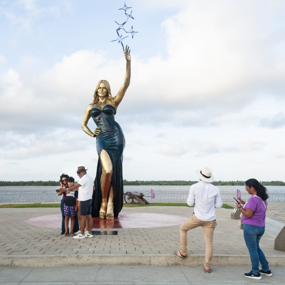 Destination Barranquilla - Sofia Vergara Statue